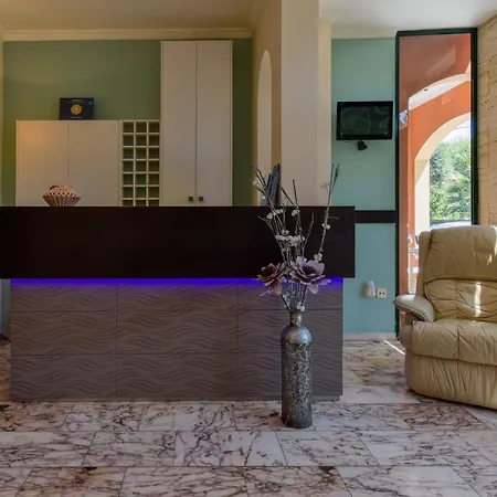 Ξενοδοχείο με διαμερίσματα Andreas House 3*