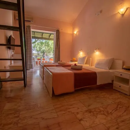 Ξενοδοχείο με διαμερίσματα Andreas House 3*