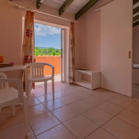 Ξενοδοχείο με διαμερίσματα Andreas House 3*